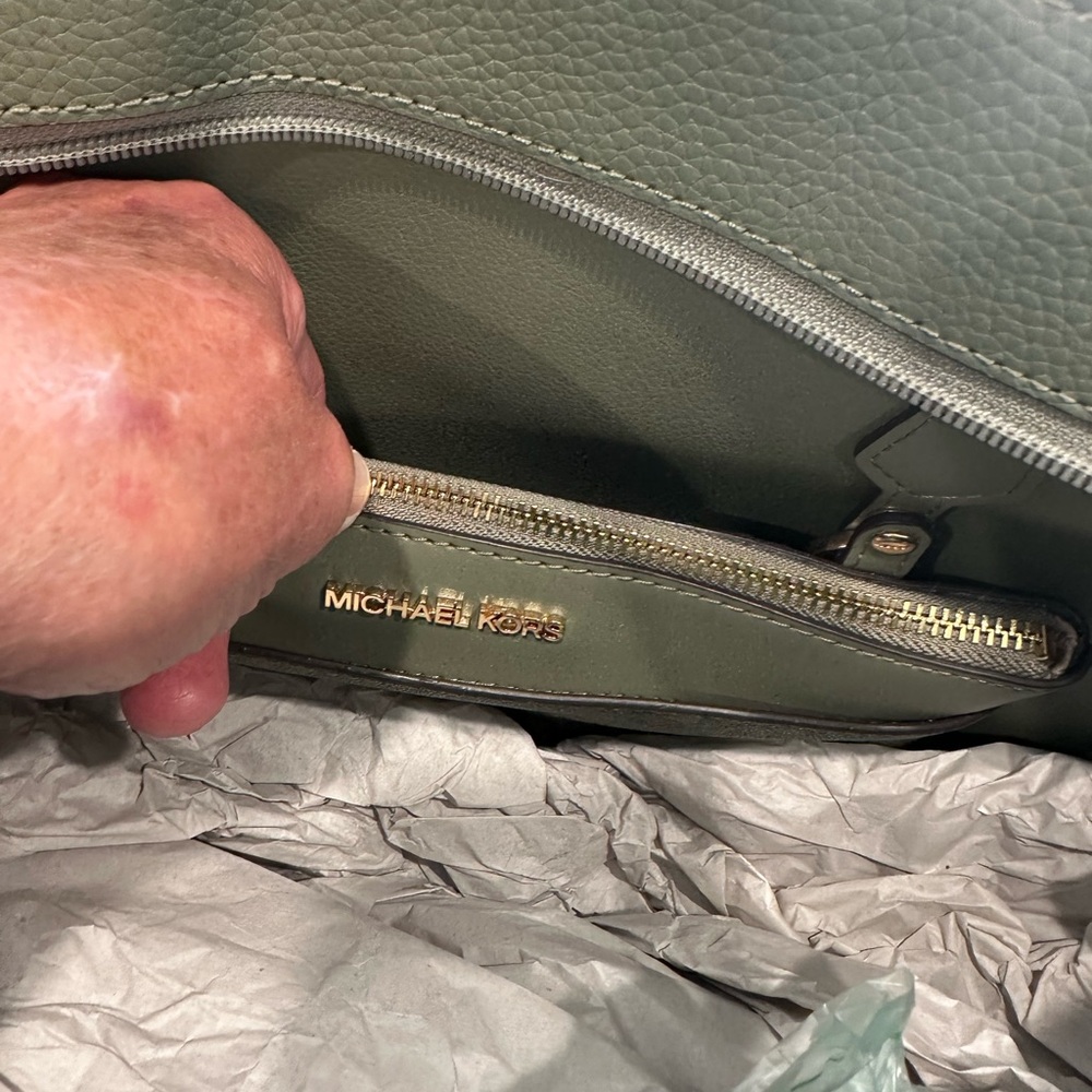 EUC Michael Kors Green Leather Shoulder Bag 3 in one tote - Picture 8 of 11